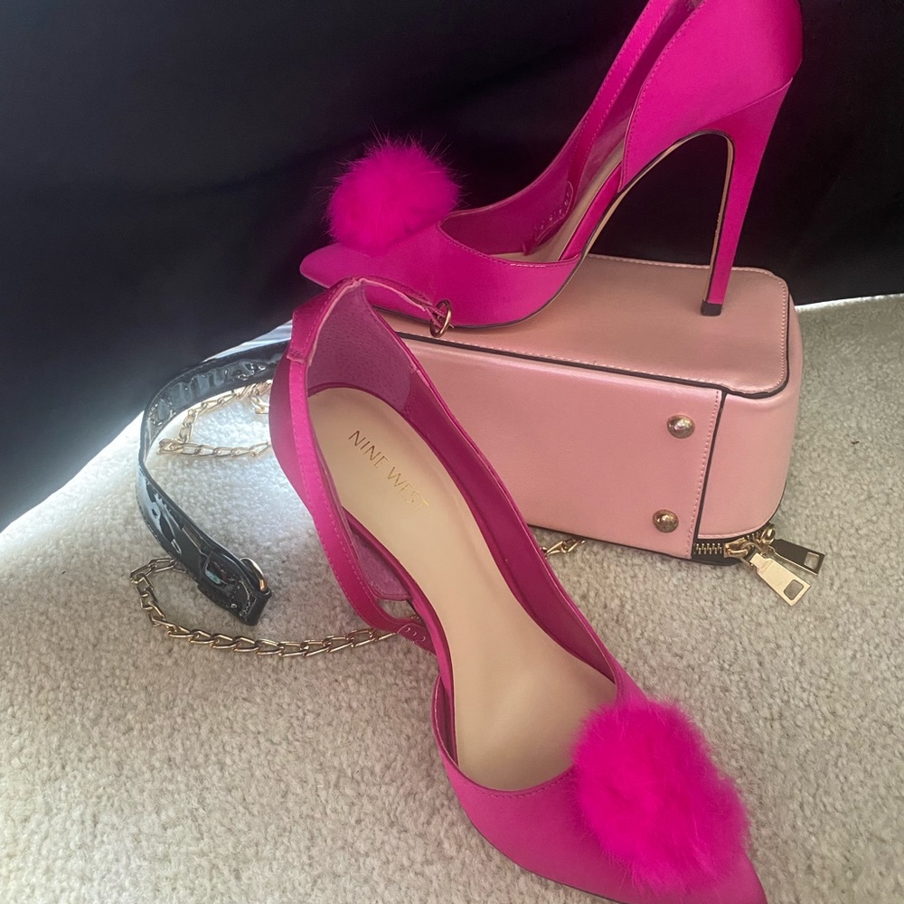 fuschia 9.5 US shoes… heels 3.5/4 in